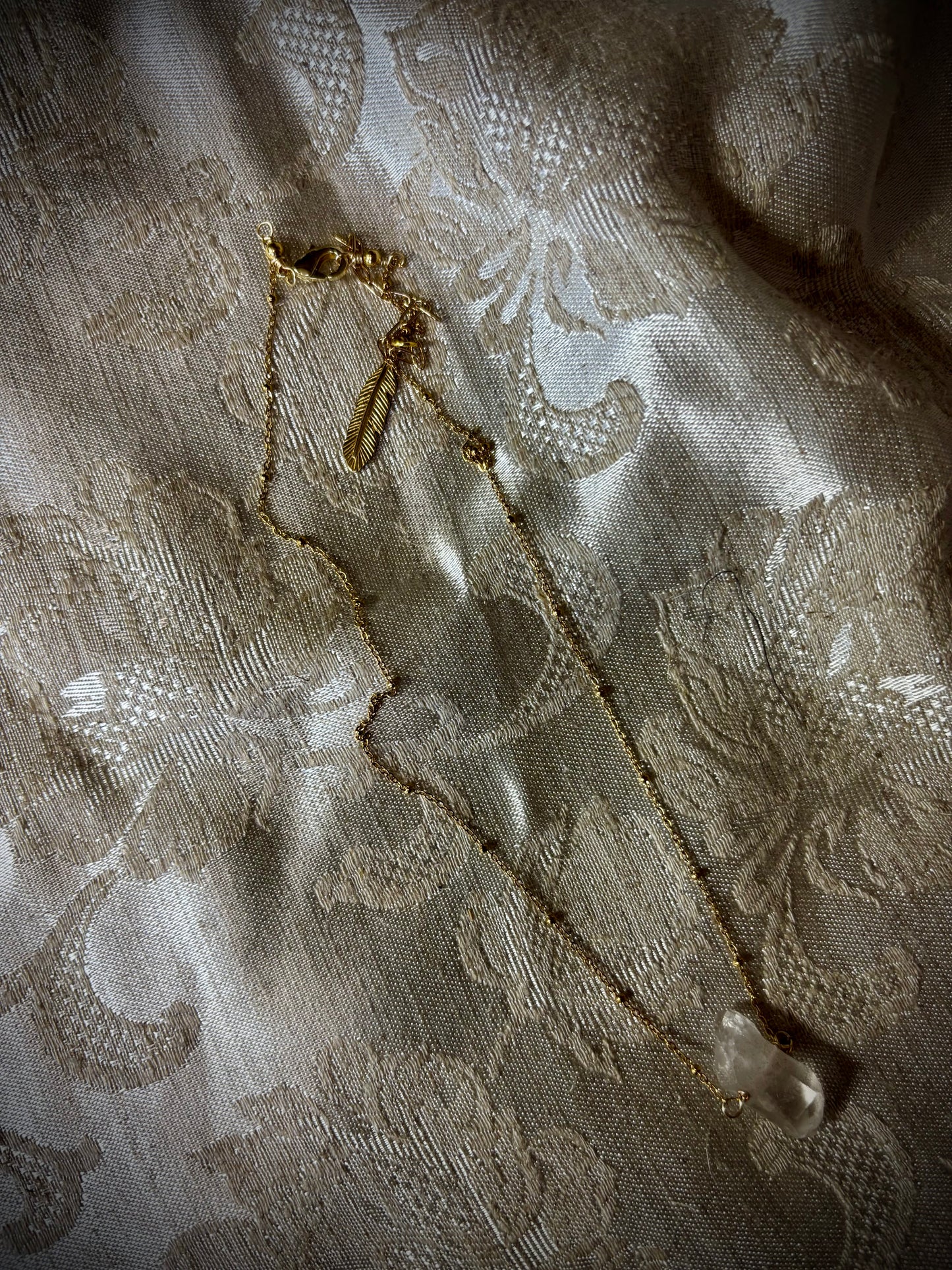 Tiny Quartz necklace