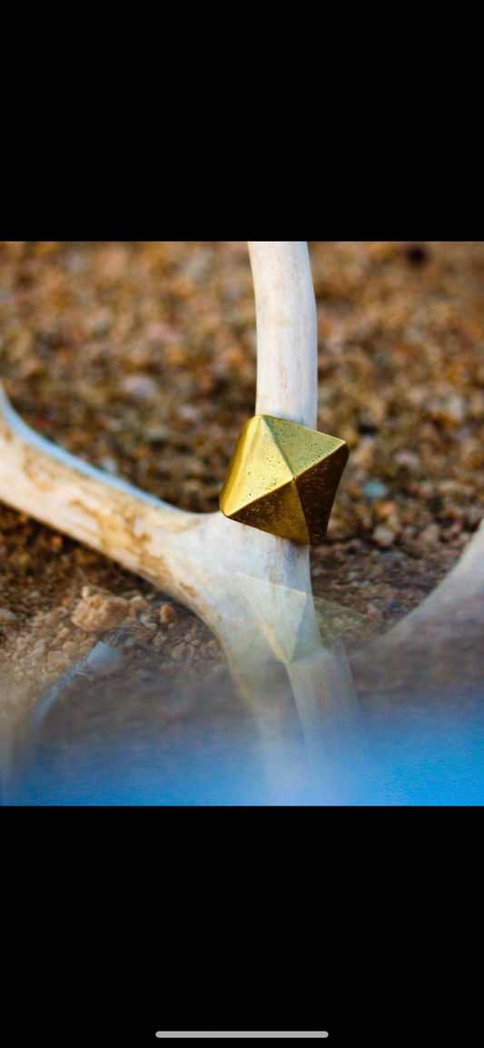 🚚💨PYRAMID bronze ring